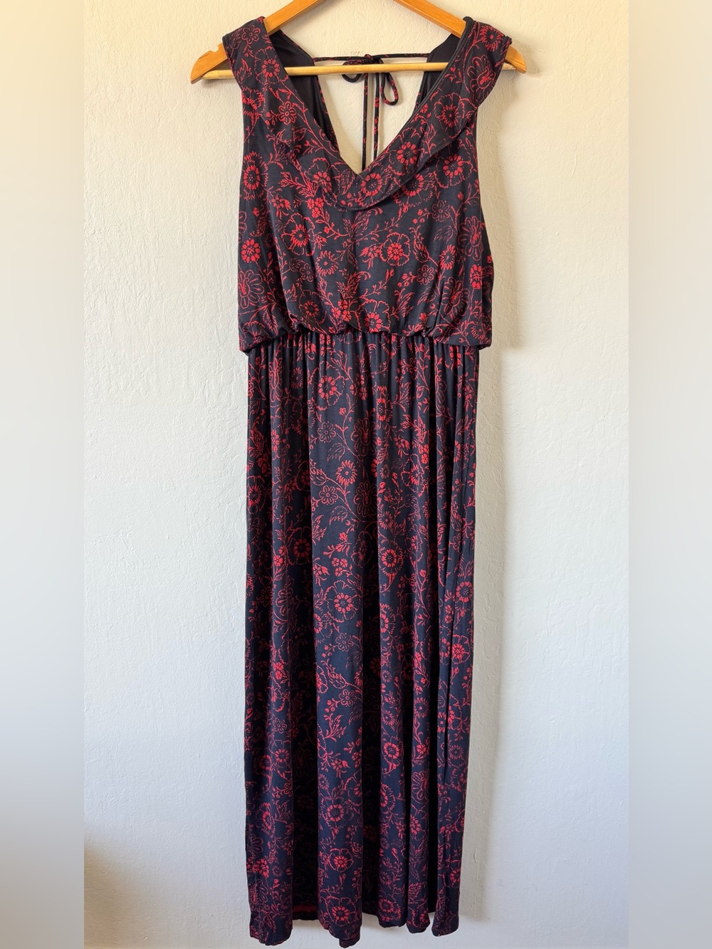 LOFT Sleeveless Ruffle V-Neck Floral Maxi Dress in Dark Navy and Red